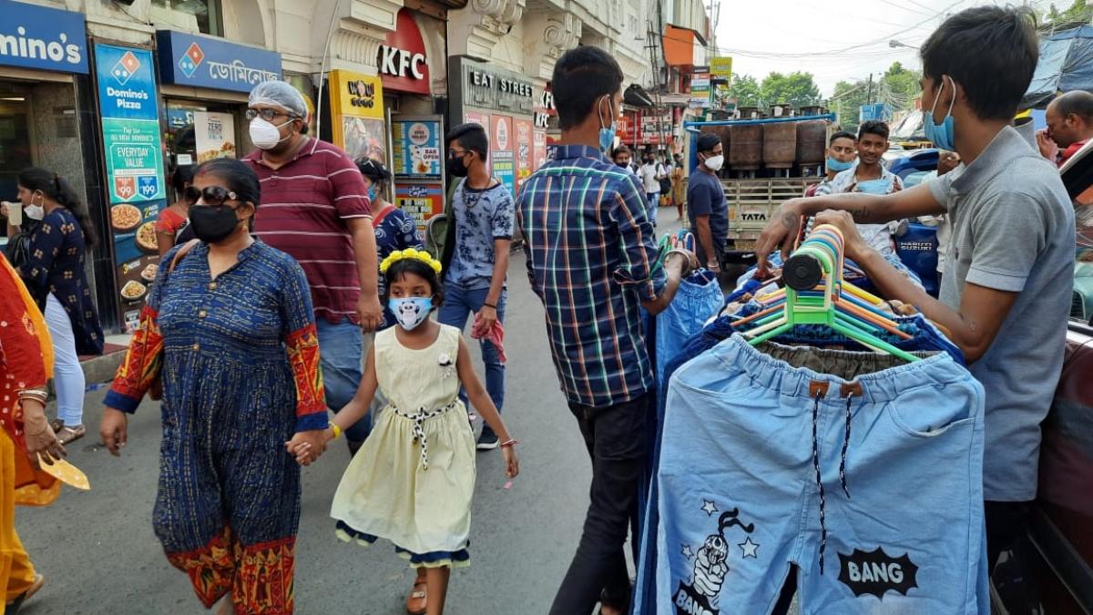 बाजारों में बढ़ने लगी है भीड़ (फोटो क्रेडिट: TAPAS BAIRY)