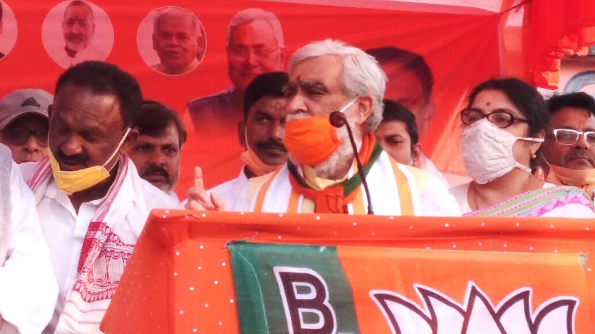 गरखा में खूब गरजे केंद्रीय स्वास्थ्य मंत्री अश्विनी चौबे.