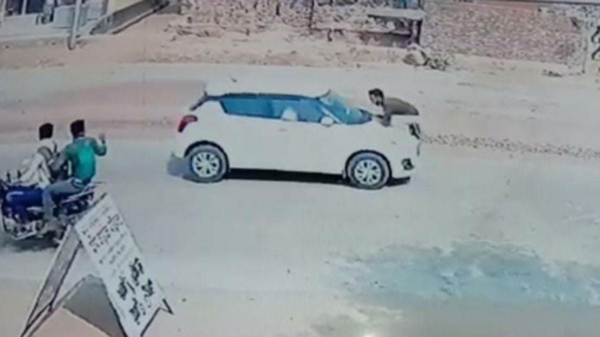 कार चालक ने सिपाही को टक्कर मारकर बोनट पर गिराया (फोटो आजतक)