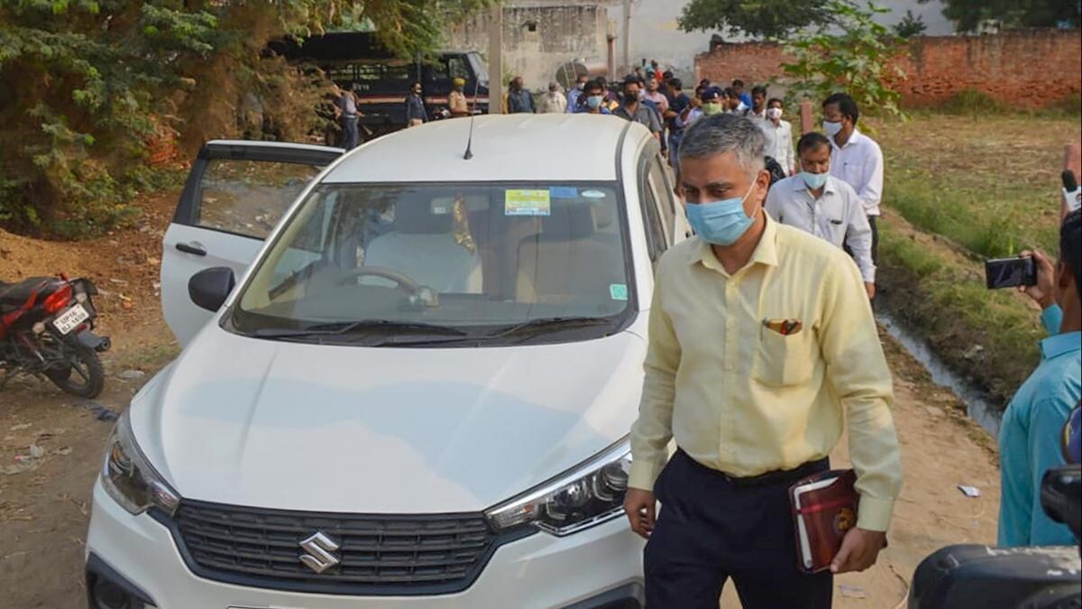 हाथरस कांड LIVE: एक्शन में CBI, पूछताछ के लिए पीड़िता के दोनों भाई और पिता को बुलाया हाथरस कांड LIVE: एक्शन में CBI, पूछताछ के लिए पीड़िता के दोनों भाई और पिता को बुलाया