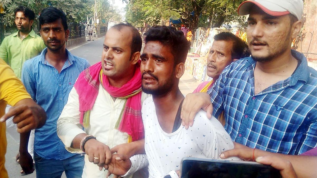 Pickpocket beaten during nomination in Saran Bihar  Election