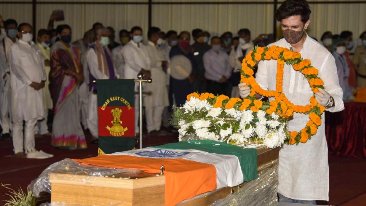 पिता को श्रद्धांजलि देते चिराग पासवान (PTI फोटो)