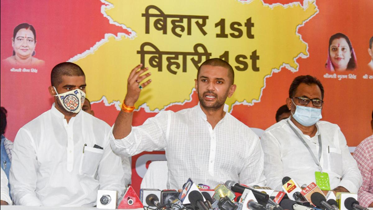 चिराग पासवान के वायरल वीडियो पर बवाल (फोटो-PTI)