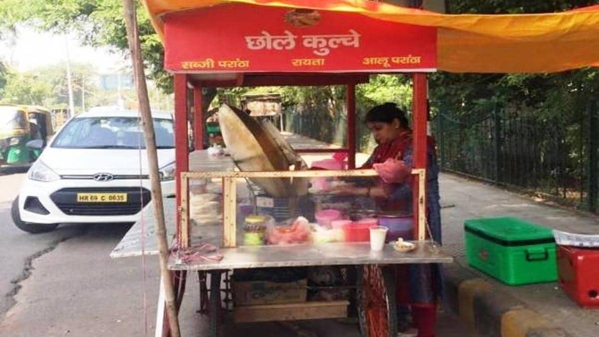 अब छोले-कुल्चे जैसे स्ट्रीट फूड Swiggy पहुंचाएगा आपके घर, शहरी विकास मंत्रालय से हुआ करार अब छोले-कुल्चे जैसे स्ट्रीट फूड Swiggy पहुंचाएगा आपके घर, शहरी विकास मंत्रालय से हुआ करार