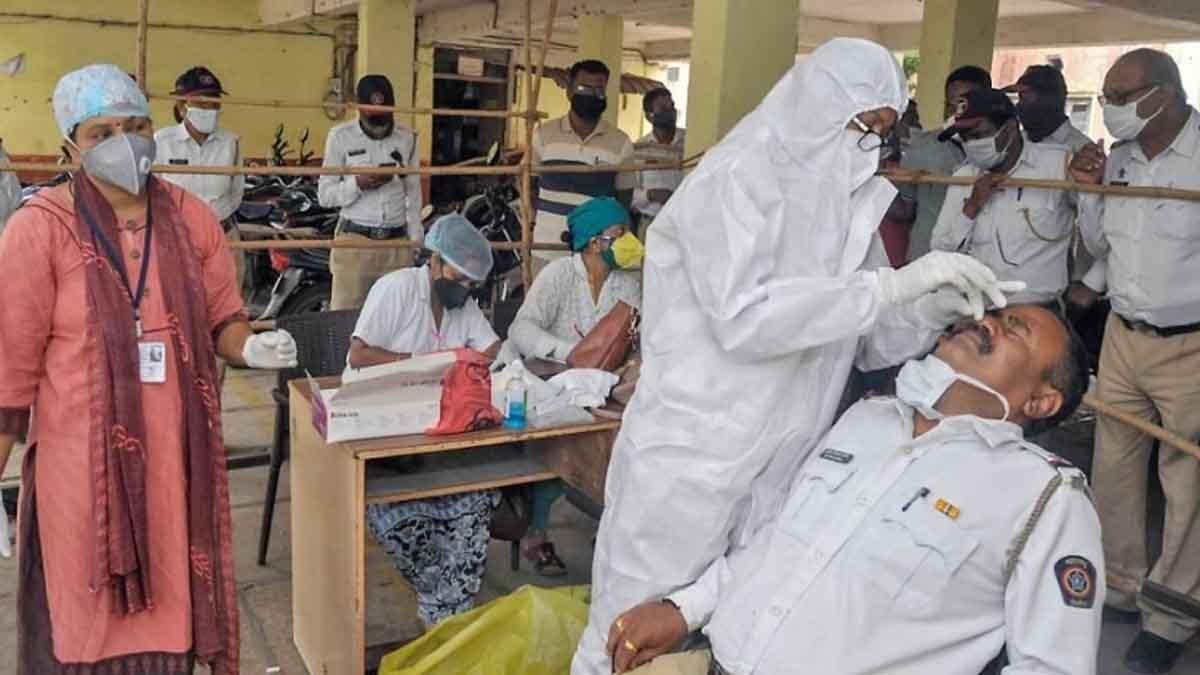 भारत में महामारी का वक्र समतल हो रहा है, लेकिन टेस्टिंग डेटा पर सवाल जारी (फोटो- PTI) 