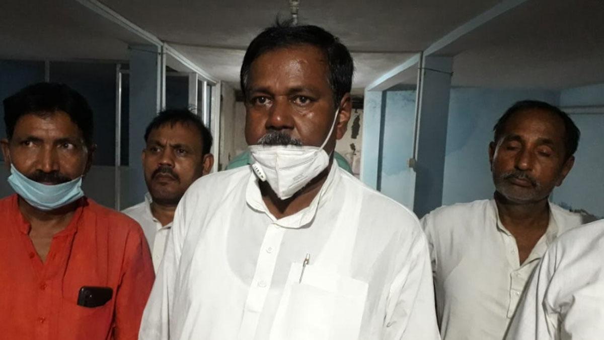 रो पड़े जदयू जिलाध्यक्ष प्रमोद पटेल (फोटो आजतक)