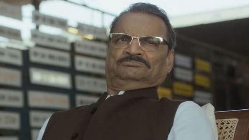 38 सालों से इंडस्ट्री में कायम मिर्जापुर 2 के दबंग 'दद्दा त्यागी' का दबदबा - mirzapur 2 starcast dadda tyagi character vikram betal writter tmov - AajTak