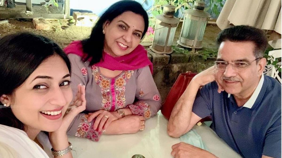 सास-ससुर के साथ दिव्यांका