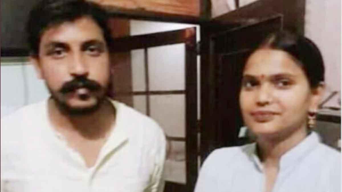 चंद्रशेखर 'रावण' के साथ दिख रही ये महिला नहीं है 'हाथरस वाली भाभी'