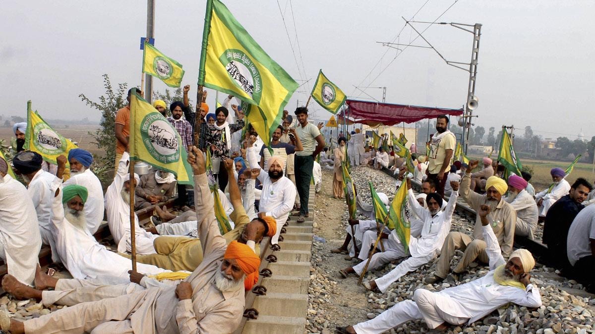 कृषि कानूनों पर आंदोलन के कारण पंजाब जाने वाली ट्रेनें रद्द, किसान यूनियन ने किया विरोध - farmer against farm law various trains cancelled - AajTak