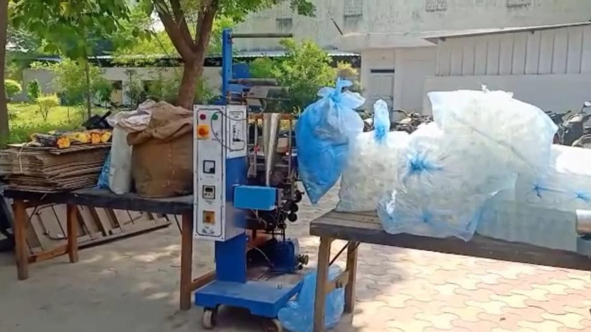 बरामद हुआ शराब बनाने का सामान 