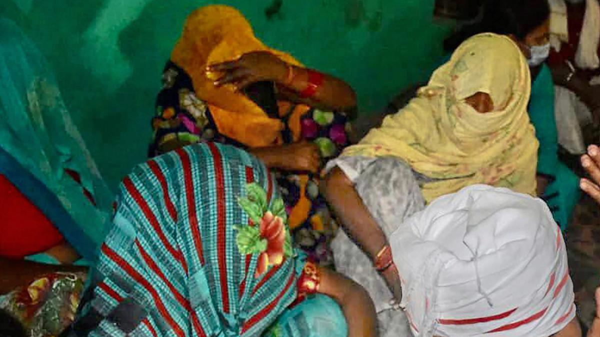 पीड़िता का परिवार (फाइल फोटो-PTI)