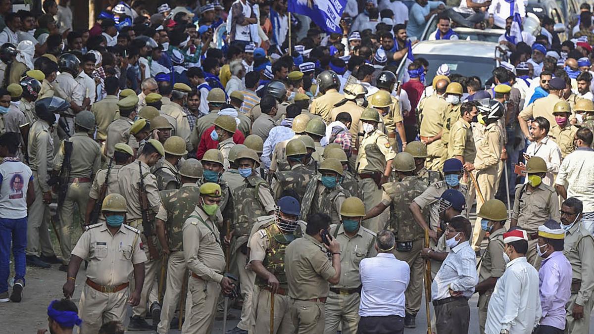 हाथरस घटना को लेकर शुरू हुआ था राजनीतिक बवाल