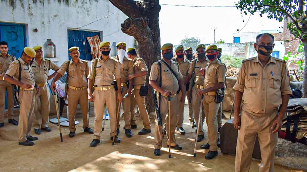 हाथरस कांड में जारी है जांच पड़ताल (फोटो-PTI)