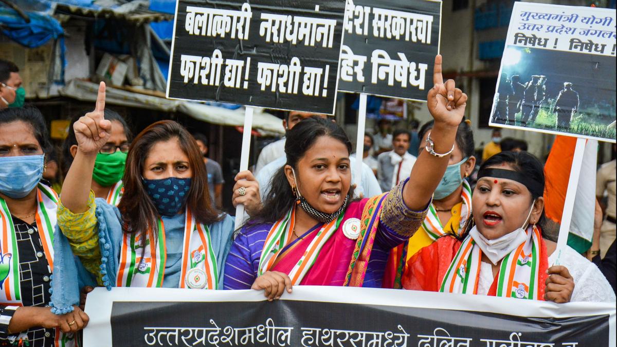 हाथरस की घटना को लेकर देशभर में हो रहा प्रदर्शन