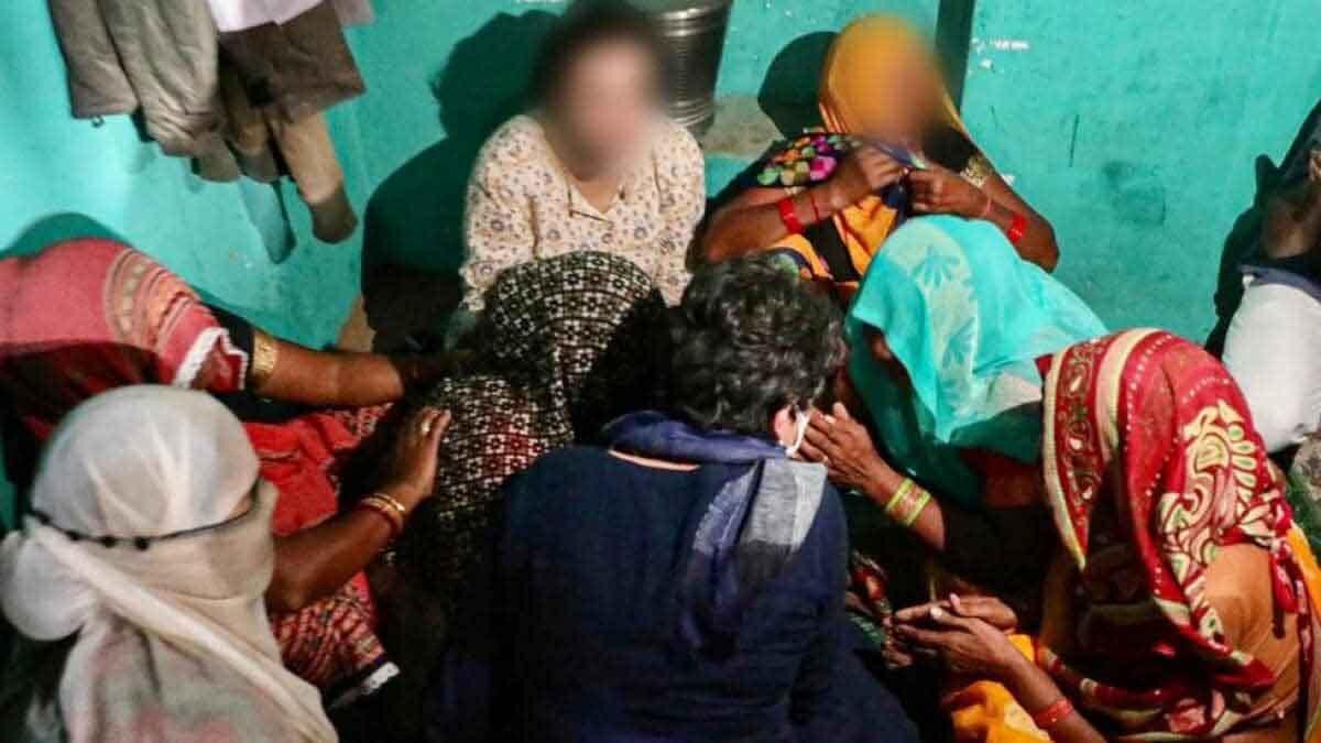 हाथरस कांड: कॉल रिकॉर्ड से खुलासा, पीड़िता के भाई और आरोपी के बीच 100 से ज्यादा बार हुई बातचीत - hathras case police investigation victims telephonic touch main accused Sandeep ...
