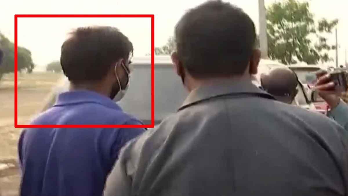 पीड़िता के भाई को पूछताछ के लिए साथ ले गई सीबीआई टीम (फोटो-वीडियो ग्रैब)