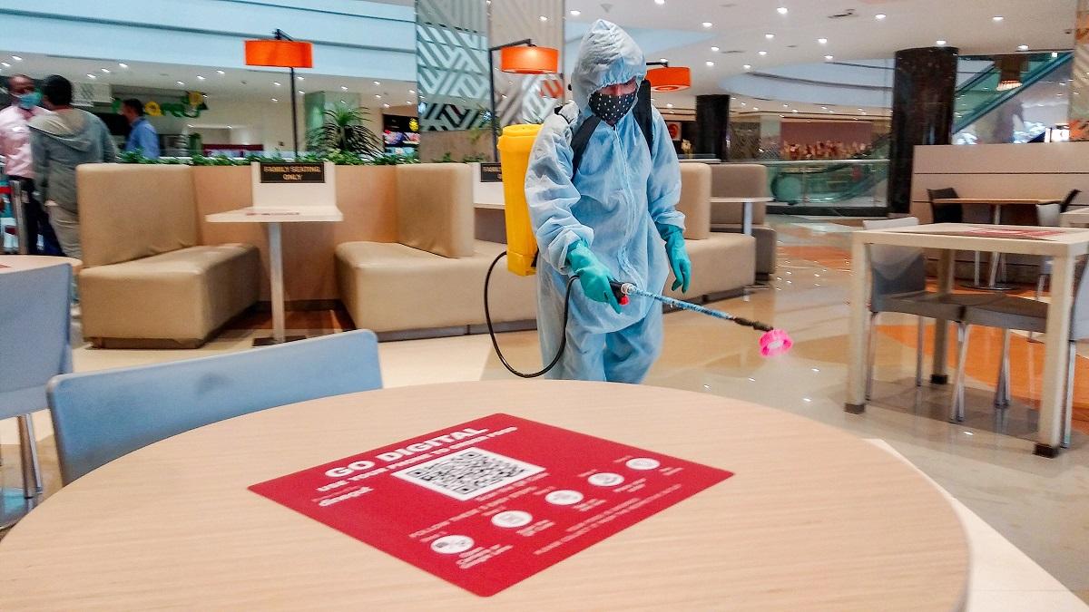 महाराष्ट्र सरकार ने शर्तों के साथ रेस्टोरेंट-बार खोलने की इजाजत दी है (PTI)