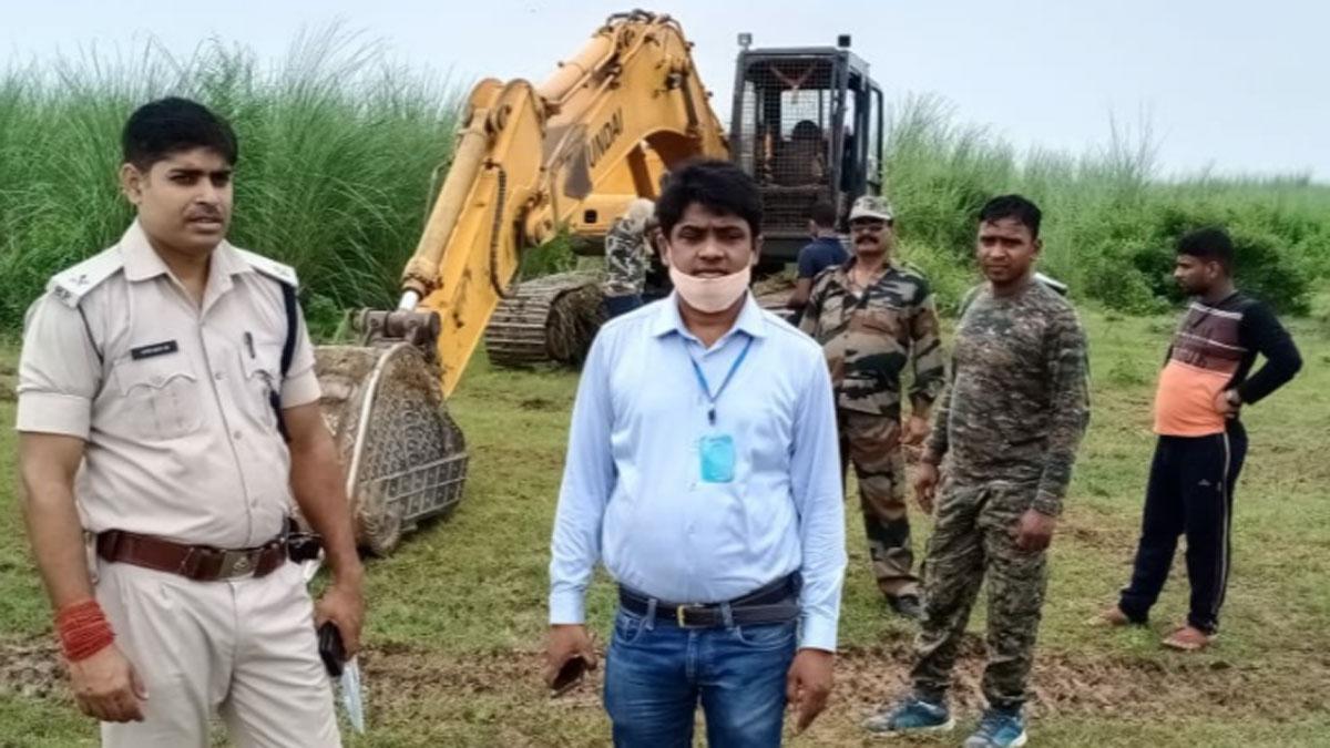 सोन नदी में अवैध खनन की सूचना पर बड़ी कार्रवाई (फोटो आजतक)