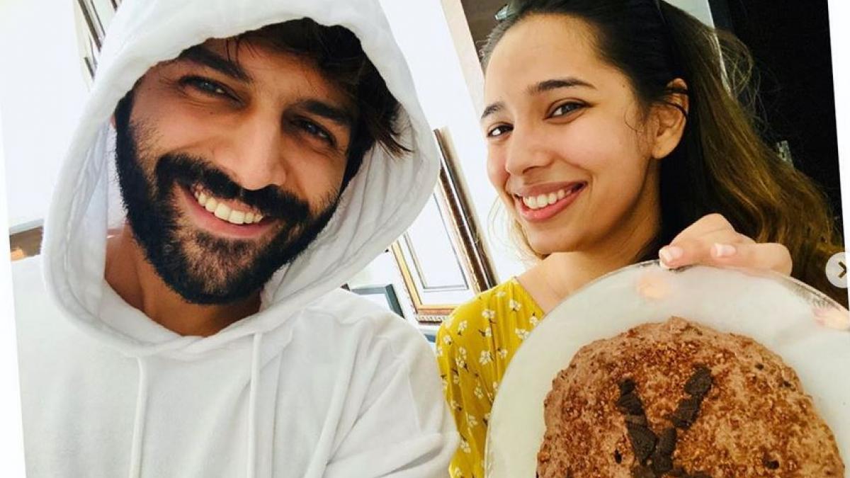 बहन संग कार्तिक आर्यन