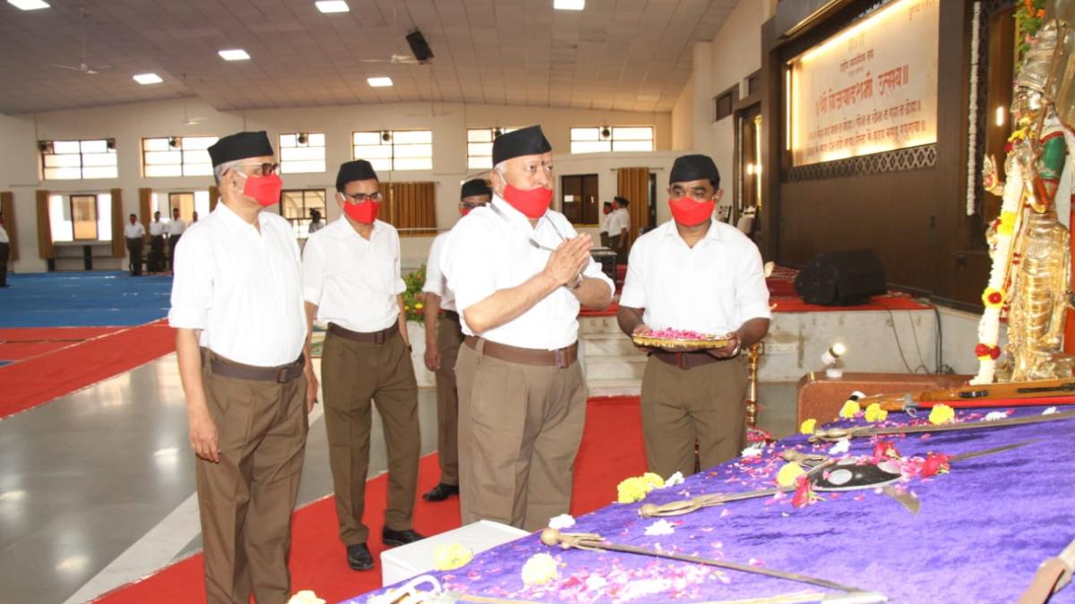 नागपुर में विजयादशमी के कार्यक्रम में संघ प्रमुख मोहन भागवत (फोटो-ट्विटर)