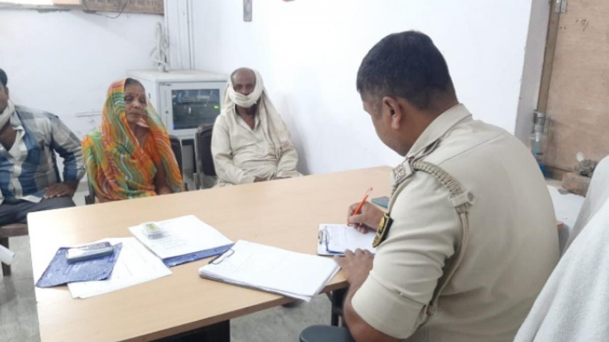 बड़े भाई ने छोटे भाई का काटा गला, बचाने गई भाई की पत्नी पर भी किया हमला.