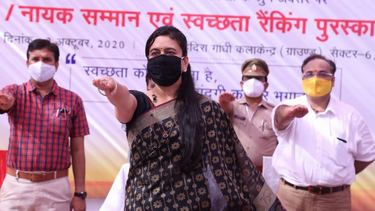 गांधी जयंती के अवसर पर सभी को स्वच्छता की शपथ भी दिलाई गई