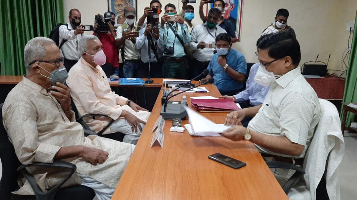 तिरहुत शिक्षक और स्नातक निर्वाचन के लिए आखिरी दिन 24 उम्मीदवारों ने किया नामांकन किया (फोटो आजतक)