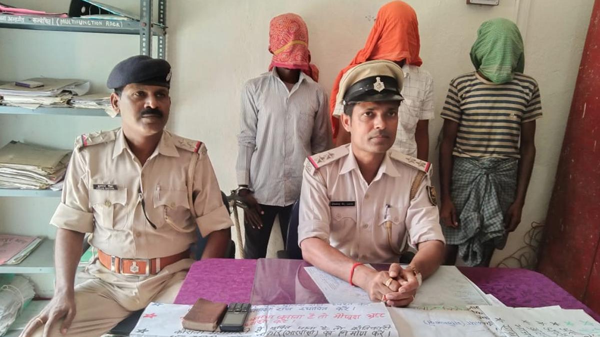 सीआरपीएफ, कोबरा और स्थानीय पुलिस सख्त.