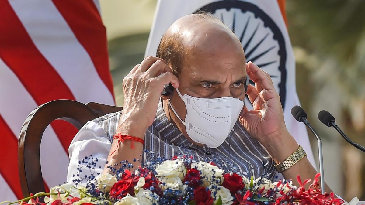 रक्षा मंत्री राजनाथ सिंह (फाइल)