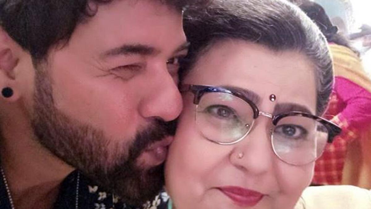 कुमकुम भाग्य फेम 'इंदू दादी' का निधन, को-स्टार्स ने जताया शोक कुमकुम भाग्य फेम 'इंदू दादी' का निधन, को-स्टार्स ने जताया शोक