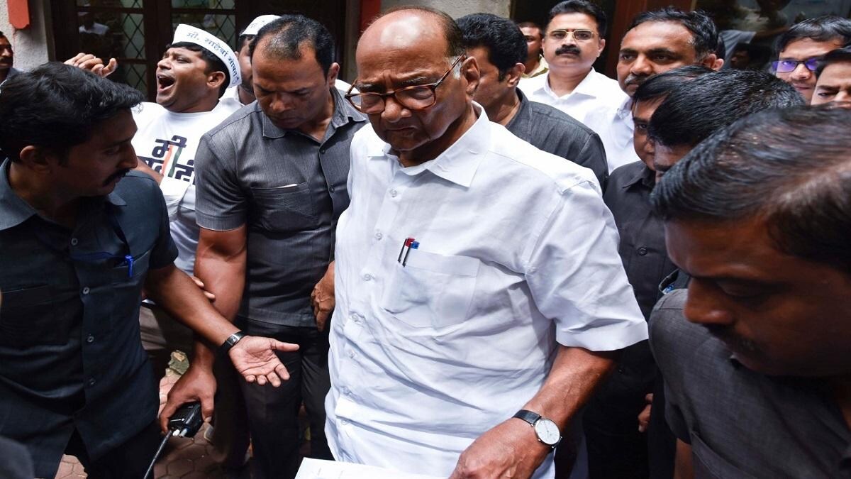 हाथरस कांड पर शरद पवार बोले- उत्तर प्रदेश पुलिस और प्रशासन की कार्रवाई संदेहपूर्ण - NCP Chief Sharad Pawar s big statement has come on the horrific incident in Hathras of UP -