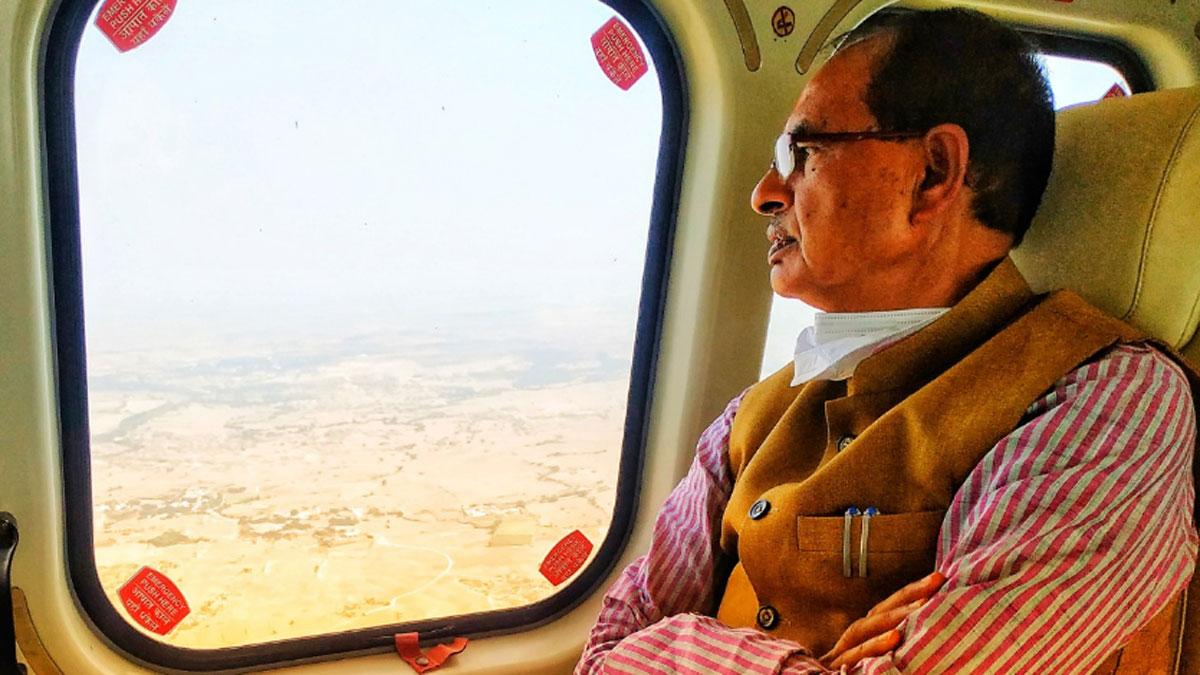 चुनाव प्रचार के लिए निकलते मुख्यमंत्री शिवराज सिंह चौहान (फोटो-ITGD)