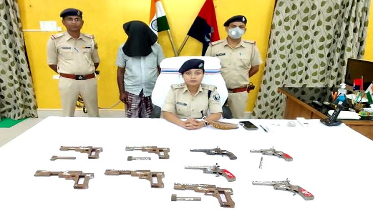 एसपी लिपि सिंह की टीम ने गिरफ्तार किया मिनी गन फैक्ट्री संचालक को.
