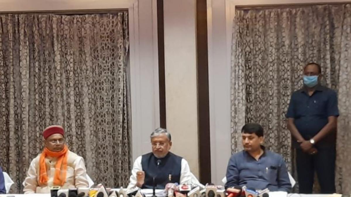 पटना में प्रेस कॉन्फ्रेंस के दौरान बिहार के डिप्टी सीएम सुशील मोदी (फोटो- पीटीआई)