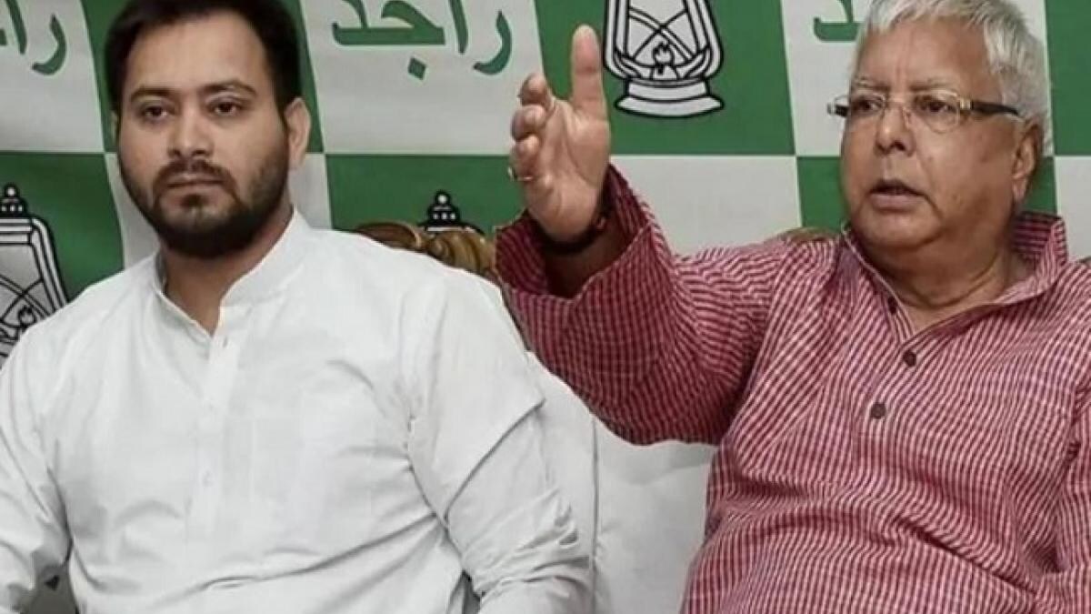 लालू पोस्टर से गायब-राबड़ी प्रचार में नहीं, तेजप्रताप ने बदला चुनाव क्षेत्र- जानें क्या बोले तेजस्वी - rjd leader tejashvi yadav exclusive interview rabri devi lalu yadav poster war - AajTak