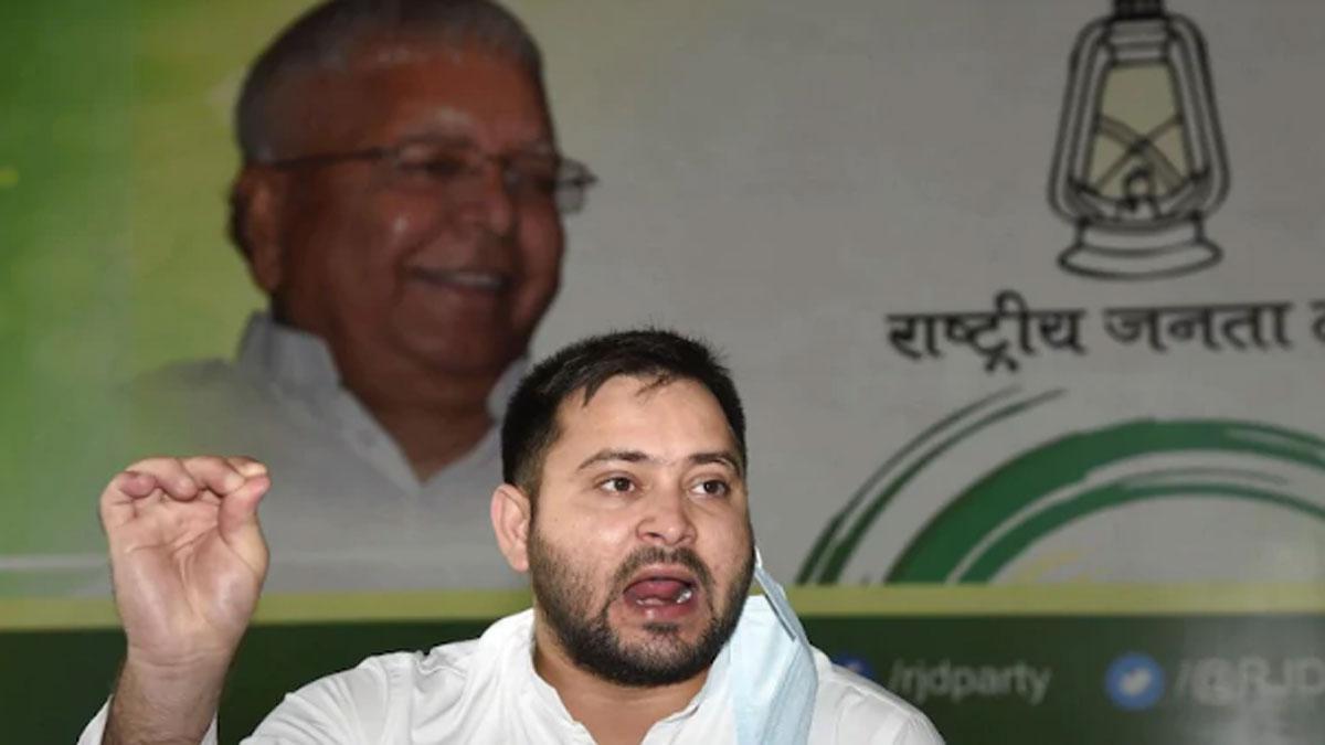 पिता लालू की विरासत को आगे बढ़ाते तेजस्वी यादव (पीटीआई)