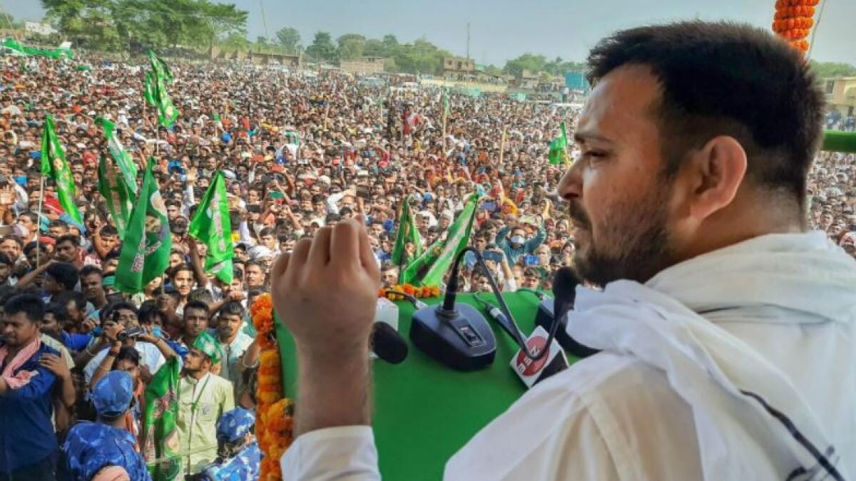 वैशाली की चुनावी जनसभा में तेजस्वी यादव (फोटो- पीटीआई)