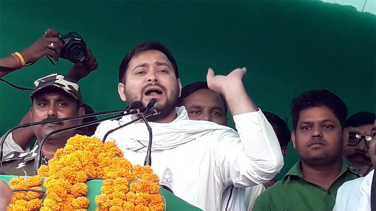 समस्तीपुर की रैली को संबोधित करते आरजेडी नेता तेजस्वी यादव