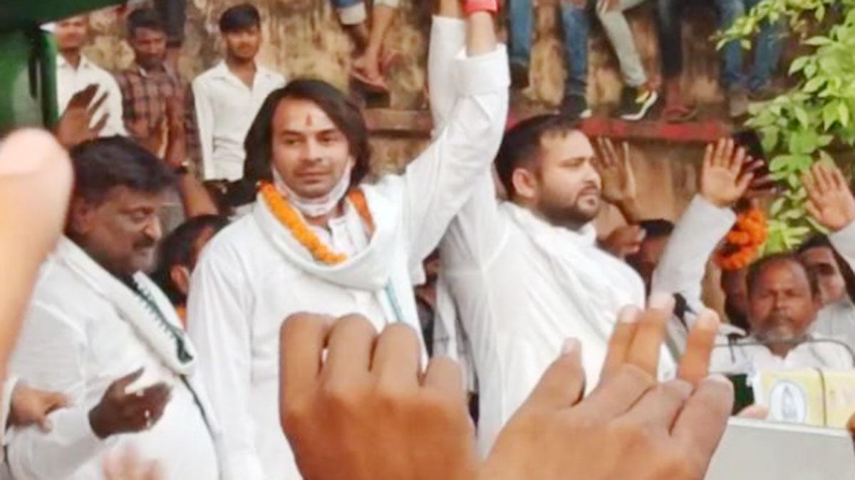 समस्तीपुर के हसनपुर में तेजस्वी यादव अपने बड़े भाई तेजप्रताप के लिए वोट अपील करने पहुंचे (फोटो आजतक)