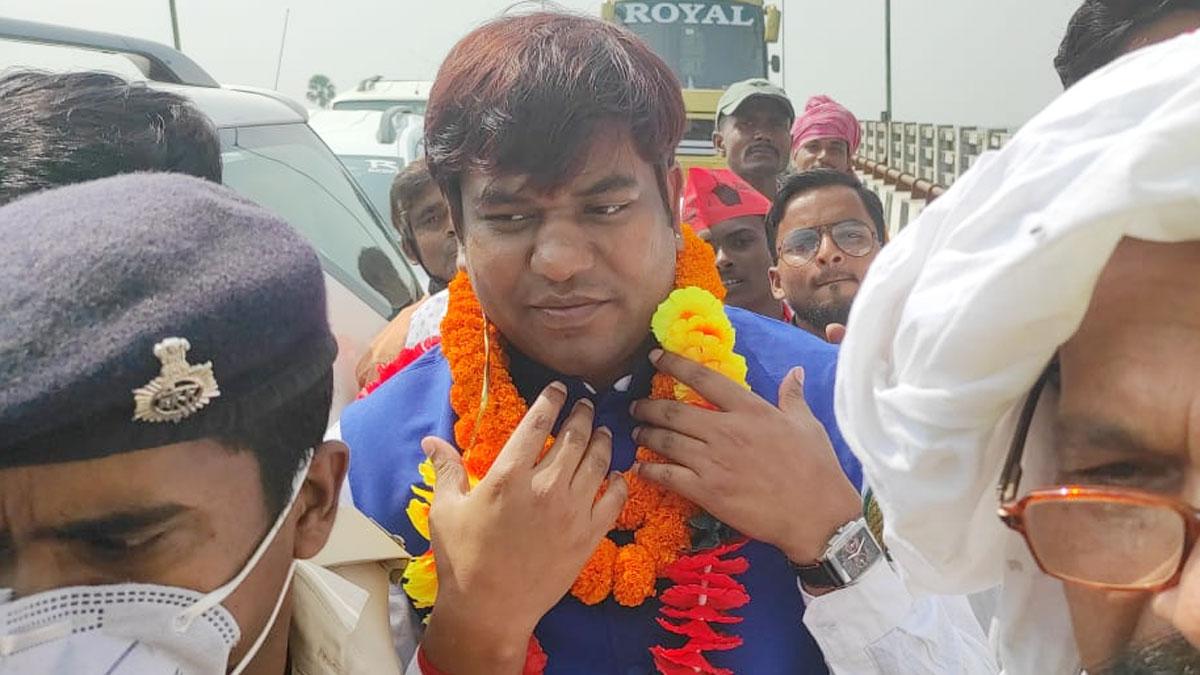 VIP पार्टी के अध्यक्ष मुकेश सहनी पर केस दर्ज (आजतक)