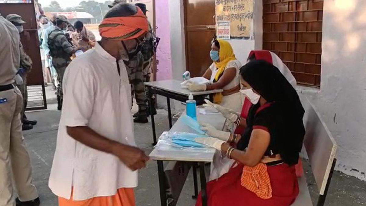 175 मतदान केंद्रों पर हो रही लाइव वेब कास्टिंग.