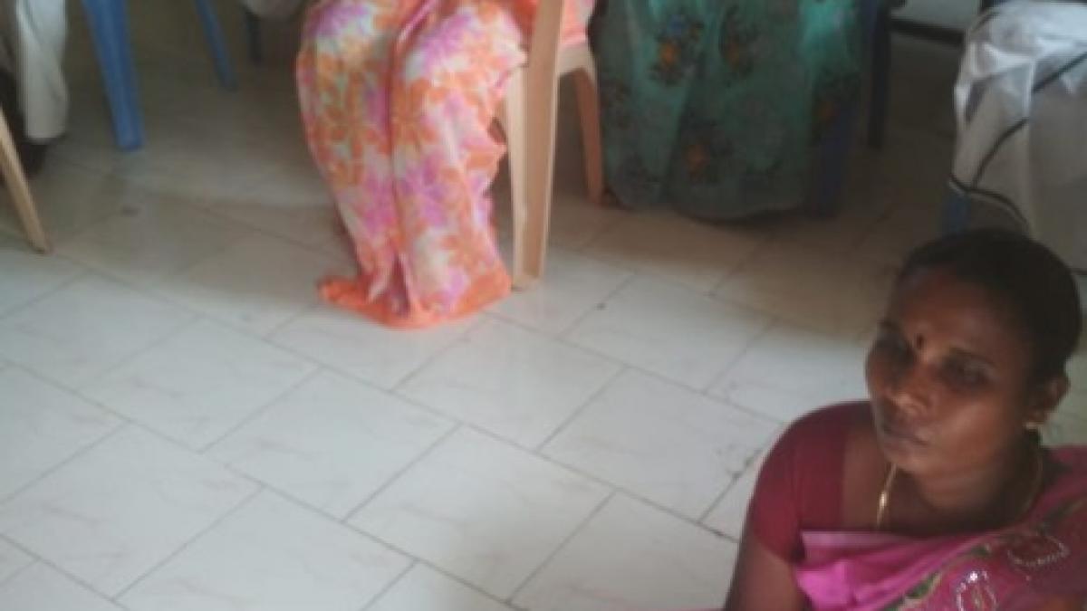 दलित महिला को फर्श पर बैठाया