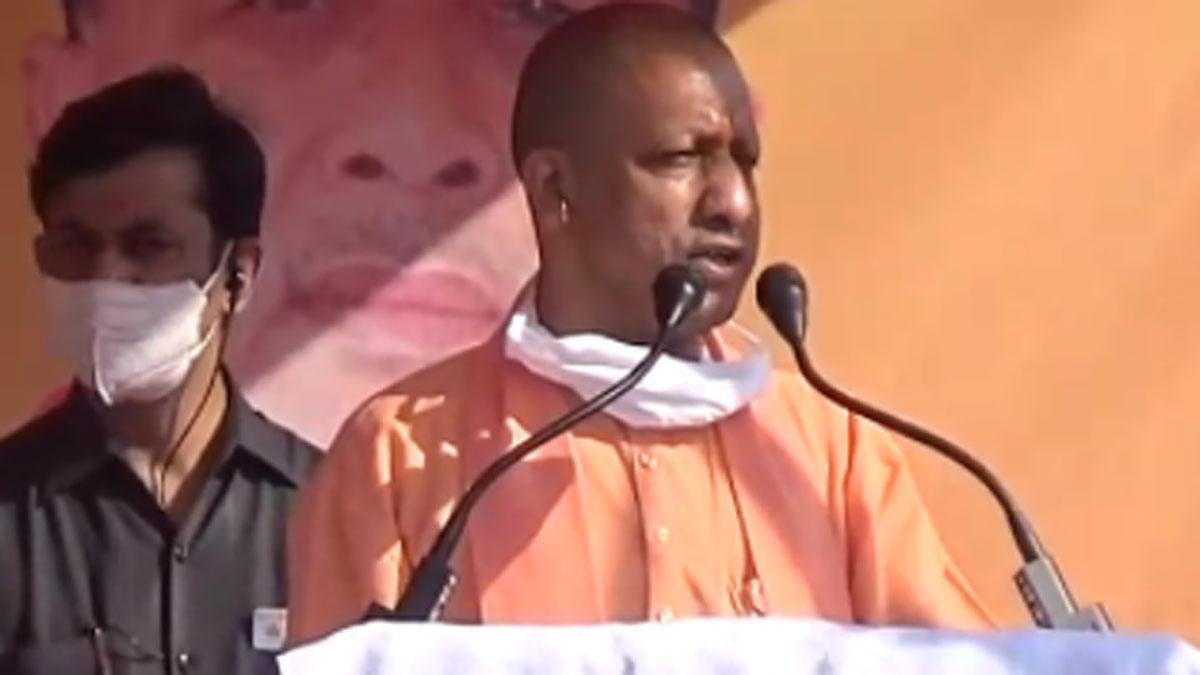 बेतिया में उत्तर प्रदेश के मुख्यमंत्री योगी आदित्यनाथ ने जनसभा को संबोधित किया (फोटो आजतक)