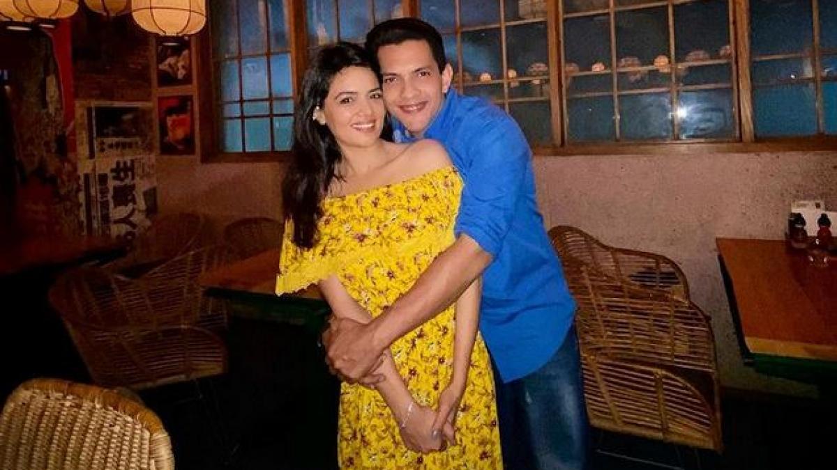 गर्लफ्रेंड संग आदित्य