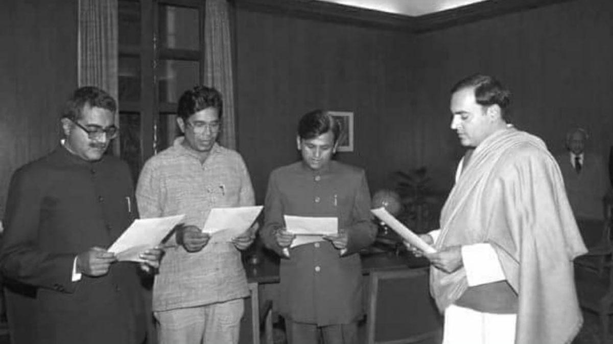 अरुण सिंह, ऑस्कर फर्नांडीज, अहमद पटेल और राजीव गांधी (फाइल फोटो)
