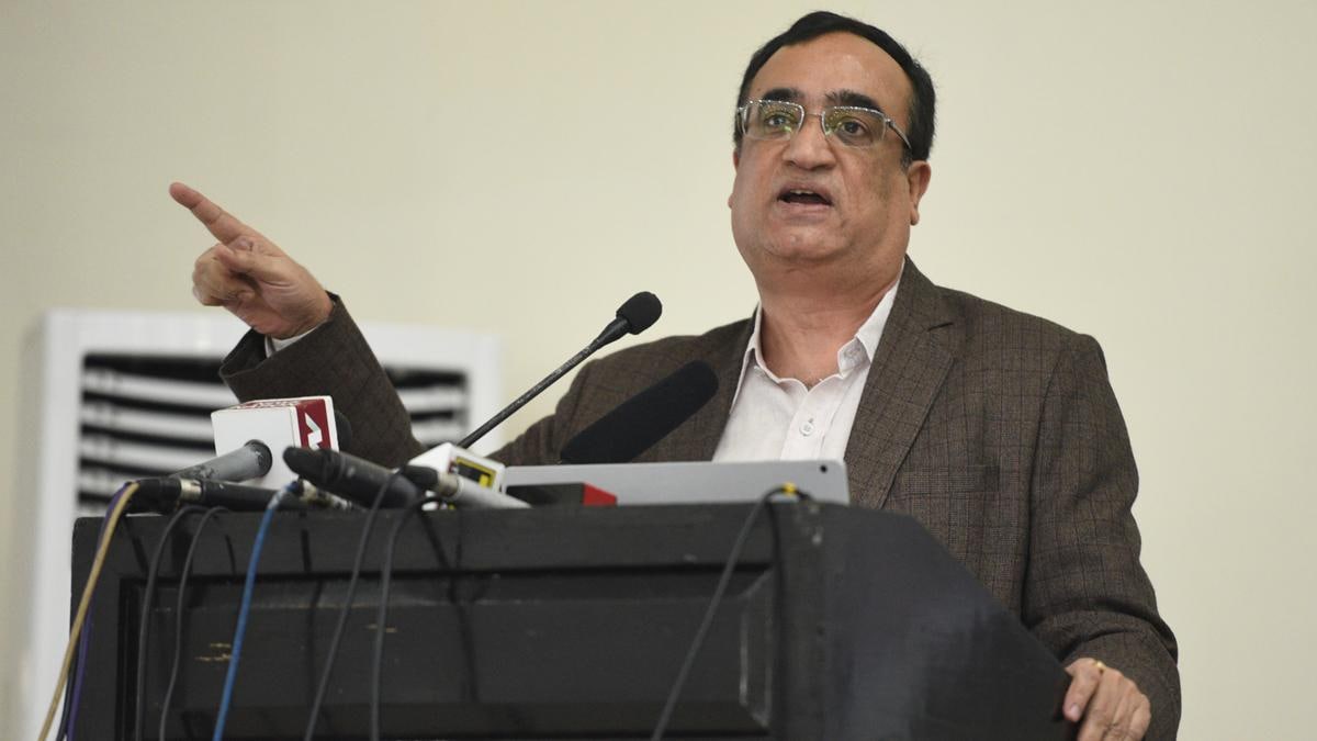 कांग्रेस नेता अजय माकन ने दिल्ली में लॉकडाउन की अपील की (फोटो-Getty Images)
