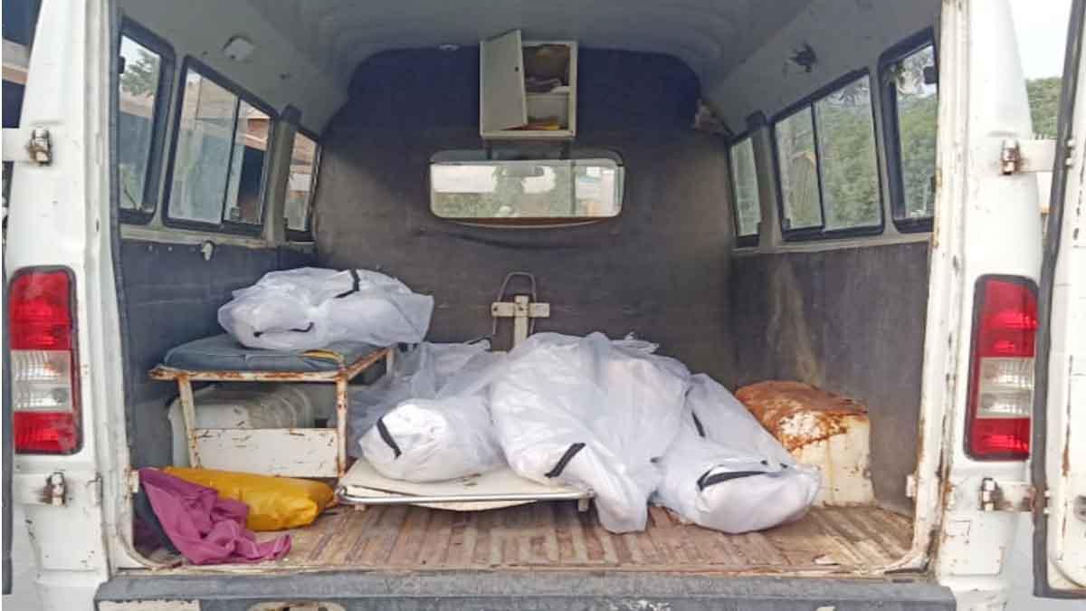 एक ही एंबुलेंस में चार शव के बाद हड़कंप