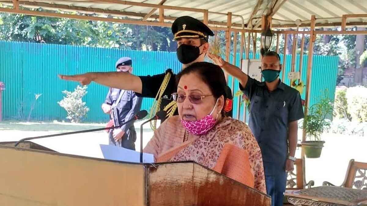 उत्तराखंड की राज्यपाल बेबी रानी मौर्य कोरोना पॉजिटिव, आइसोलेट - Uttarakhand Governor Baby Rani Maurya tests positive for COVID 19 - AajTak