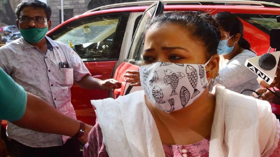 कॉमेडियन भारती सिंह को NCB ने किया गिरफ्तार, घर में बरामद हुआ था गांजा - Diễn viên hài Bharti Singh bị bắt sau khi thú nhận giữ cần sa TMOV - AajTak